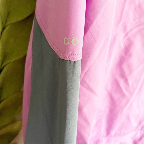ALO Yoga Warm Up Jacket - Picture 4 of 4